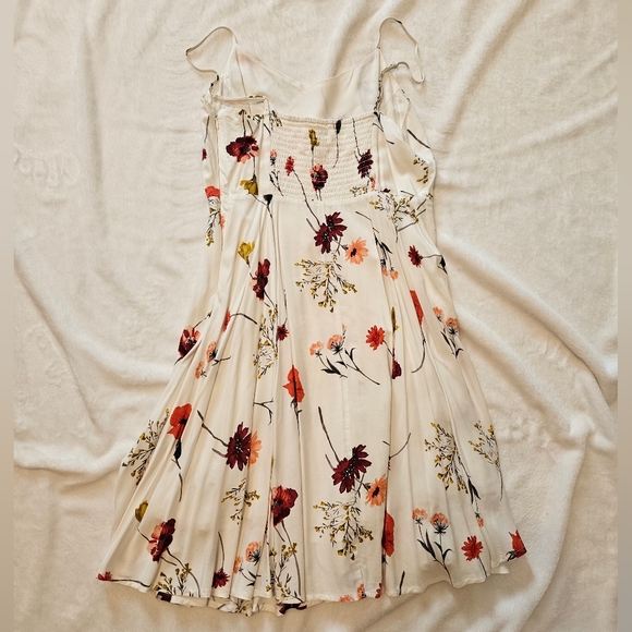 Old Navy fit and flare cami floral dress size Medium - Picture 3 of 5
